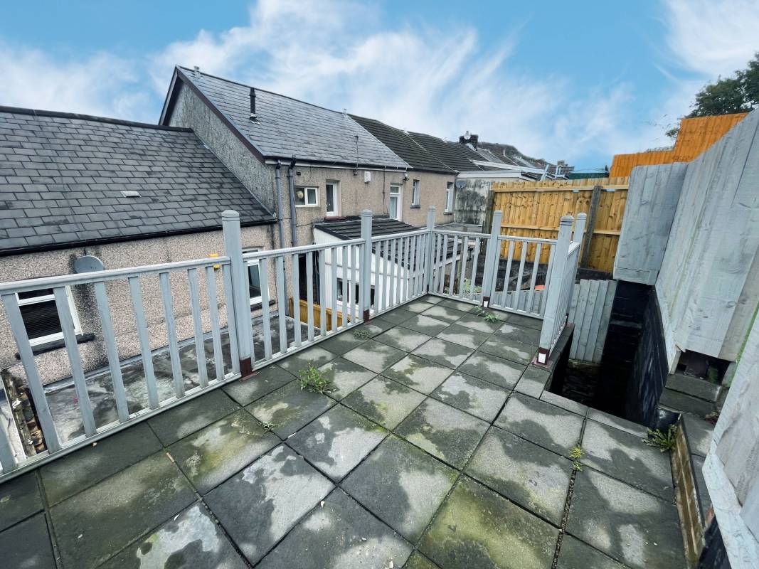 Trealaw road, Tonypandy,  CF40 2NS